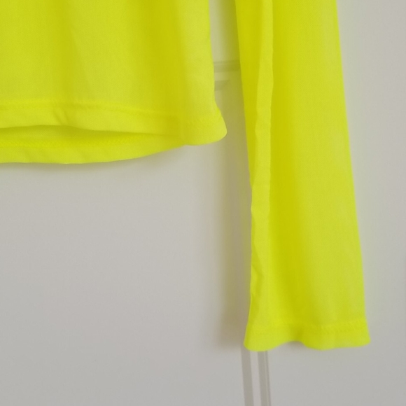 ⚡️KENDALL & KYLIE Neon Fishnet Long Sleeve Shirt - Picture 2 of 5